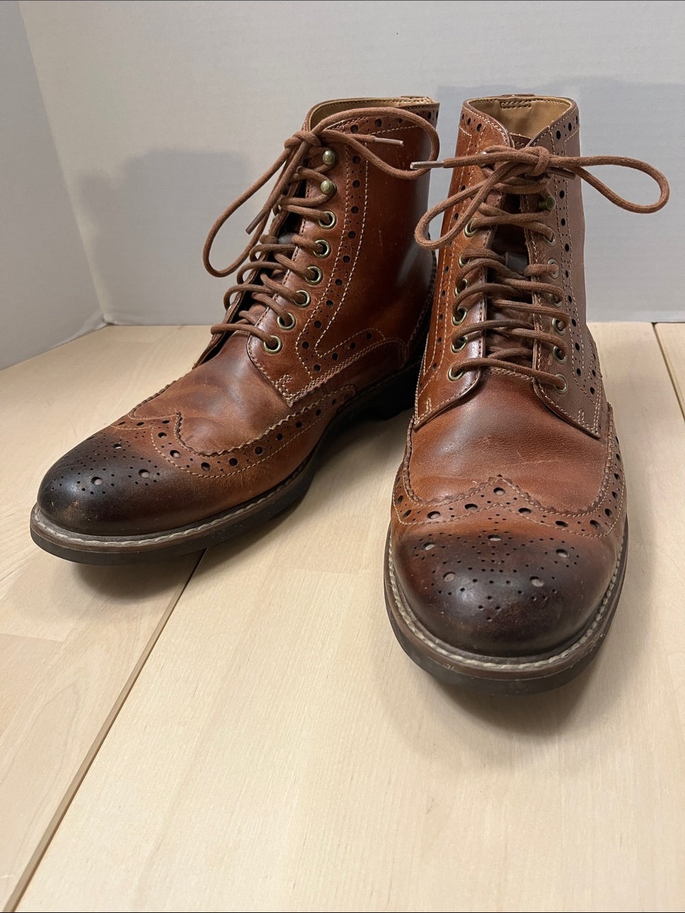 Clarks Brown Brogue Oxford 
Lace-Up Leather Boots - Men’s Size  10